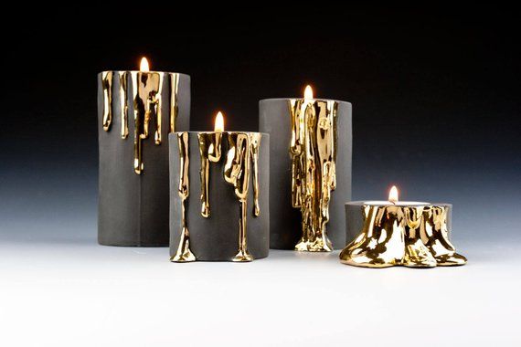 bougies cylindriques noires et dorées.jpg