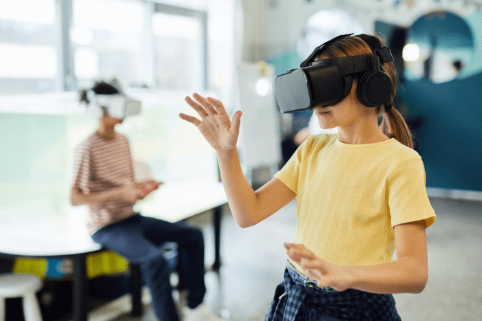 Séance de réalité virtuelle originale pour fille pré-ado
